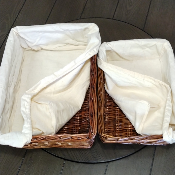 Two cloth lined wicker baskets - Picture 3 of 3
